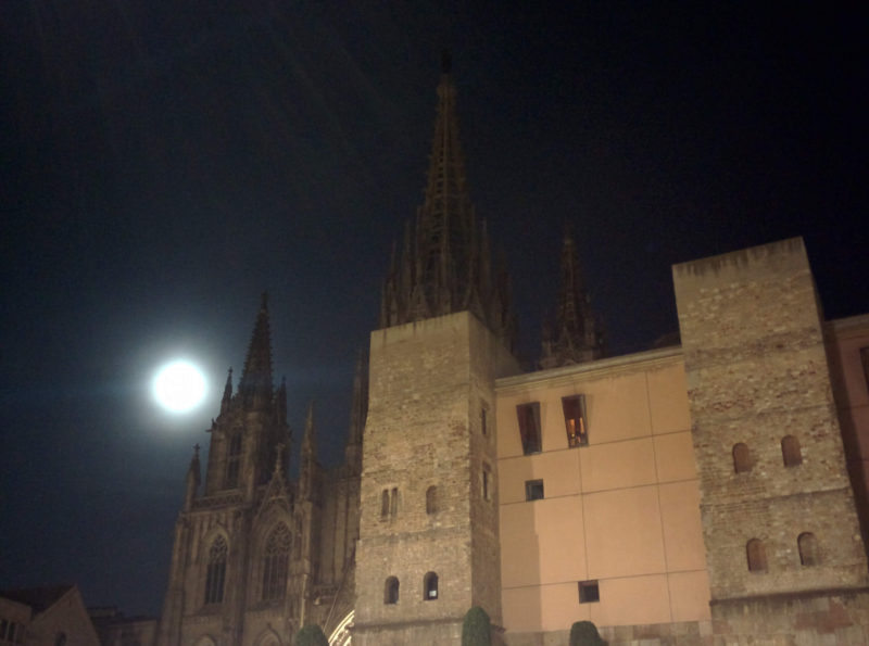 Catedral-Barcelona-noche.jpg