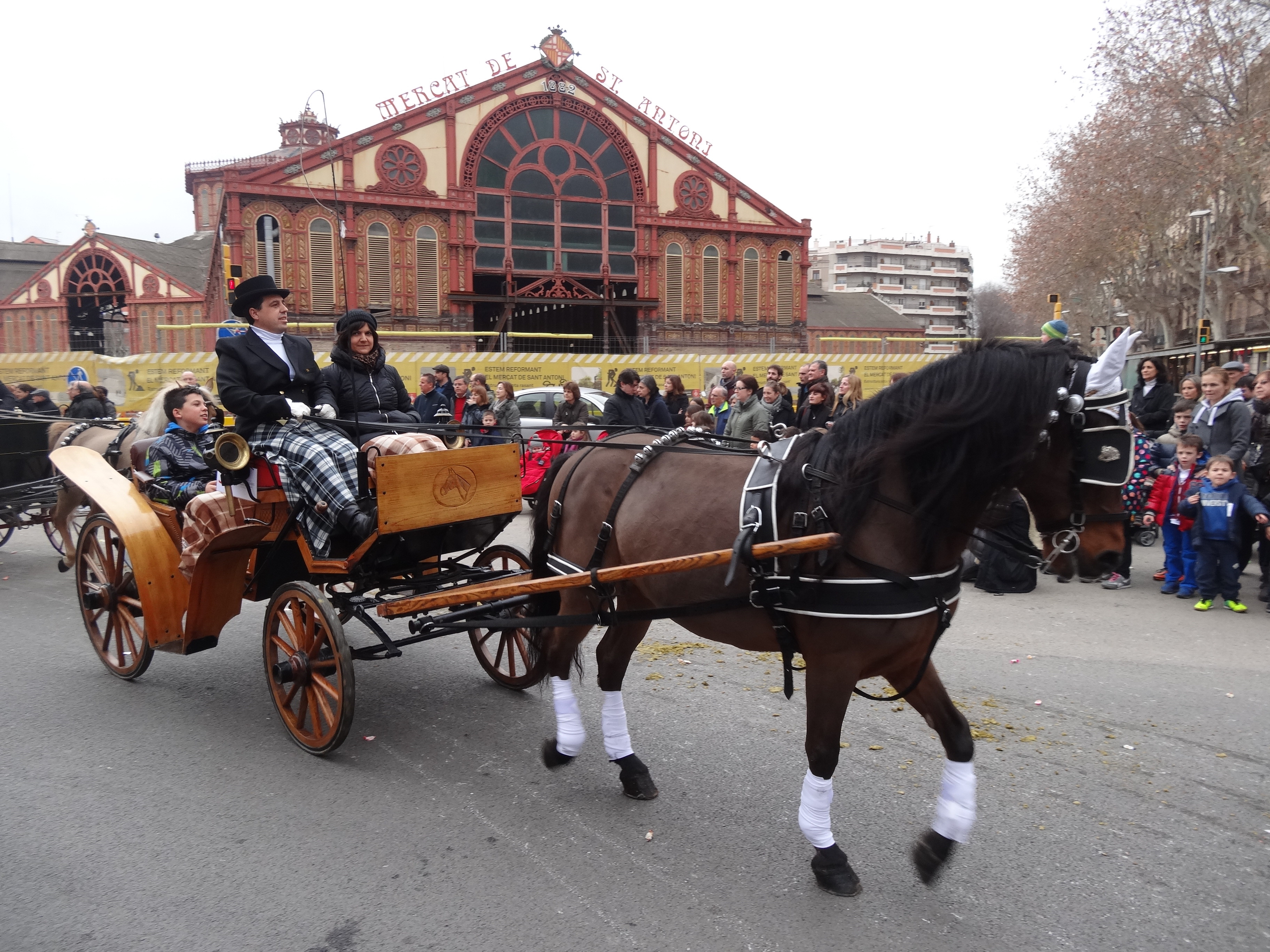 Tres_Tombs_in_Sant_Antoni_2014_Barcelona_06.jpg