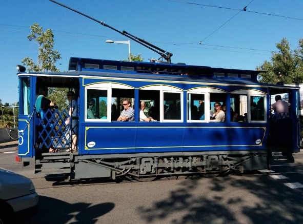 tranvia-blau.png